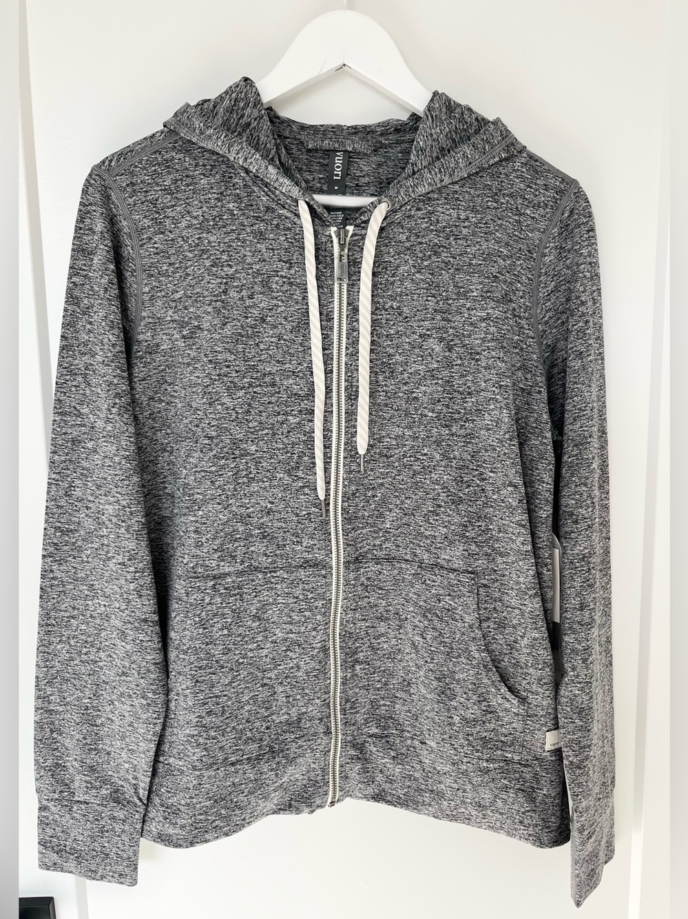 Vuori Halo Performance Hoodie 2.0 Heather Grey Women’s Size Medium NWT